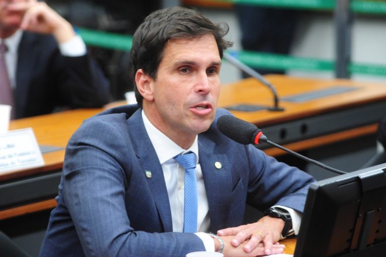 Comissão aprova projeto que estabelece política para prevenção de escoliose em crianças e adolescentes