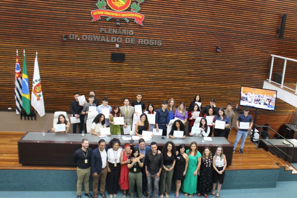 Jovens vereadores encerram mandato com várias proposituras; programa esclarece atuação política