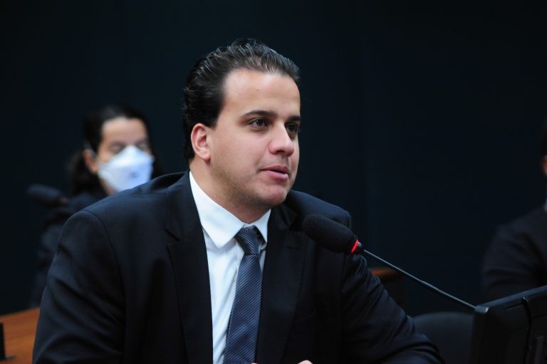 Comissão aprova proteção de servidor ou militar que denunciar maus-tratos contra criança