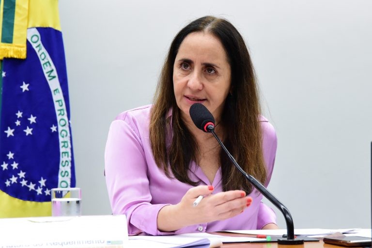 Participantes de audiência listam desafios para adoção de prontuário eletrônico no Brasil