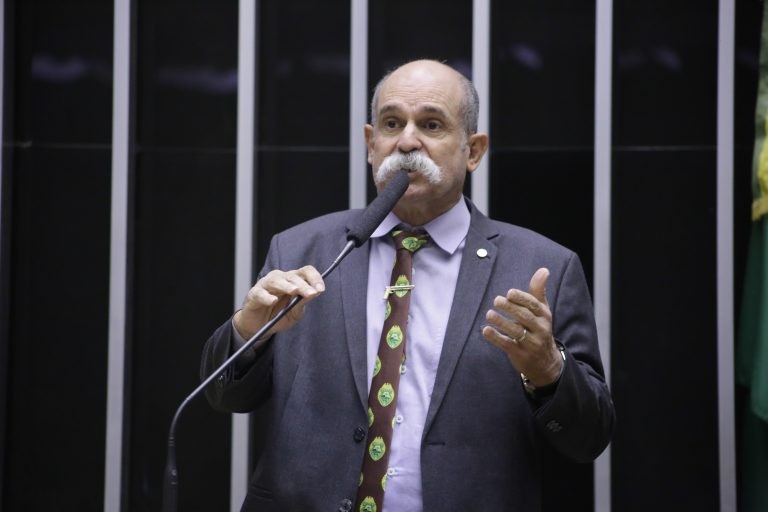 Comissão aprova projeto que torna crime o uso de drone para arremessar objetos dentro de presídios