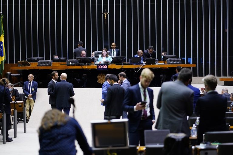 Câmara aprova em dois turnos a PEC dos Lotéricos; acompanhe