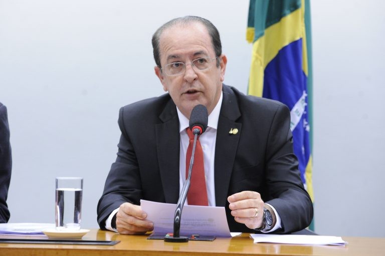 Comissão aprova regulamentação de adicional de especialização para servidores do TCU