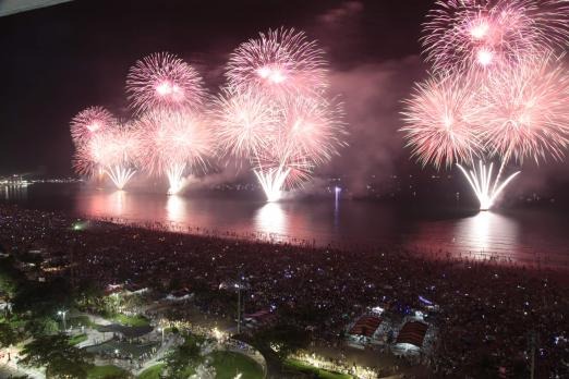 Réveillon de Santos terá 14 minutos de queima de fogos no mar; dez balsas serão usadas