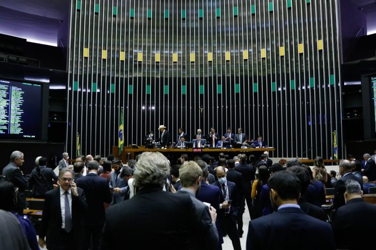 Deputados analisam PEC que busca limitar recursos analisados pelo STJ; acompanhe