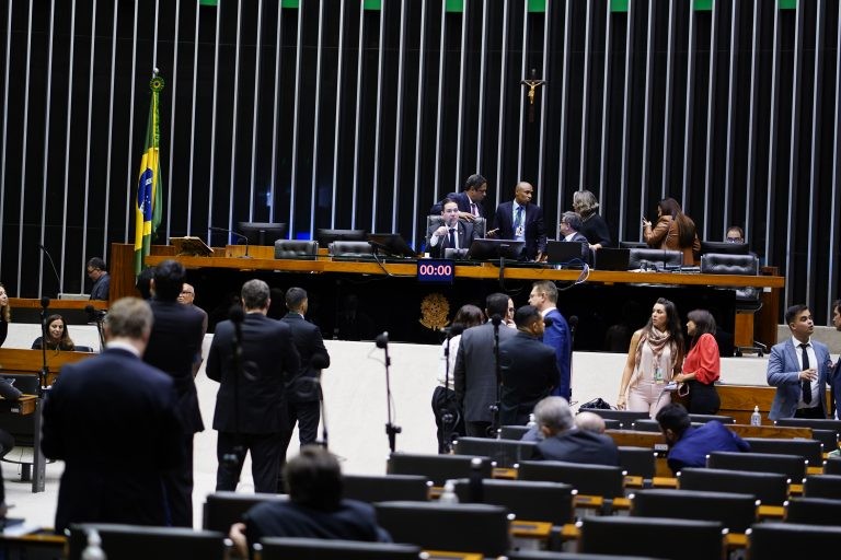 Deputados aprovam urgência para projetos de reajuste do Judiciário, Legislativo e Ministério Público; acompanhe