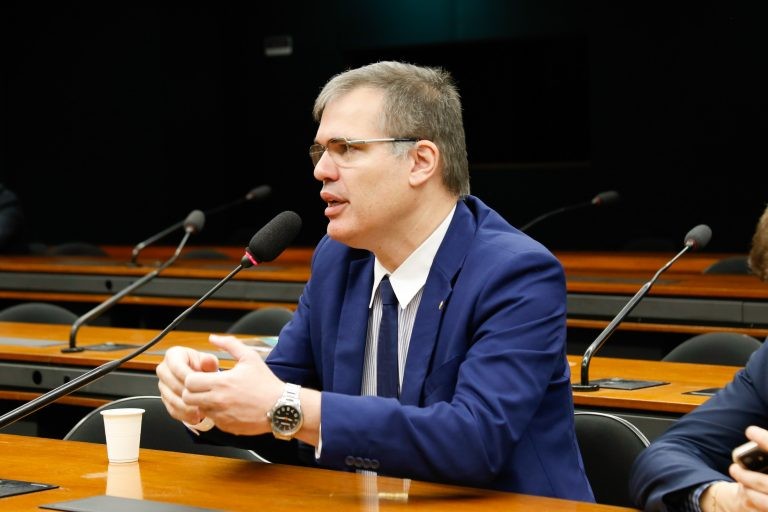 Comissão aprova proposta que fixa medidas sanitárias para visitação em presídios