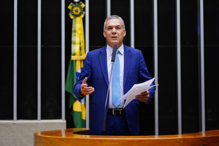 Câmara aprova criação da política nacional de incentivo à pecuária leiteira; acompanhe