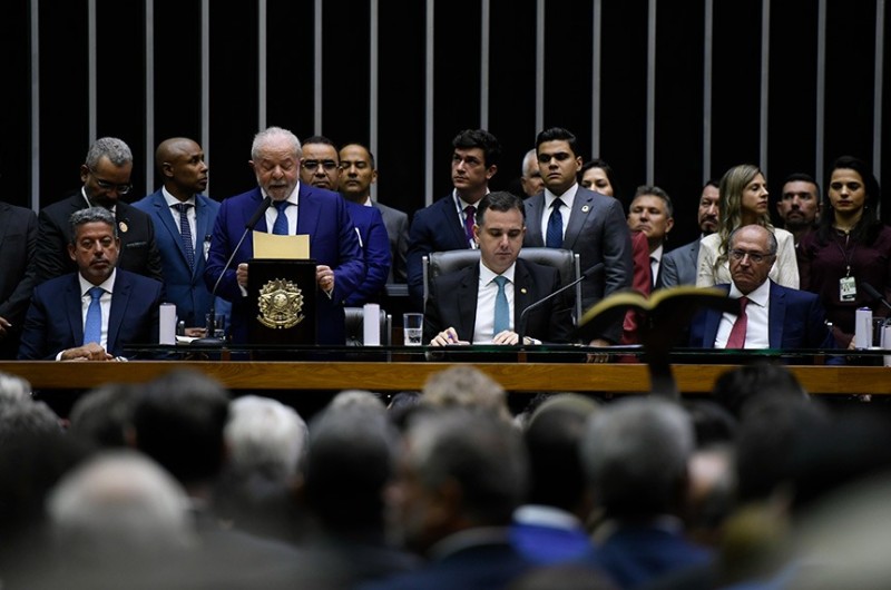 Lula reafirma compromisso com democracia e promete atenção à população mais carente