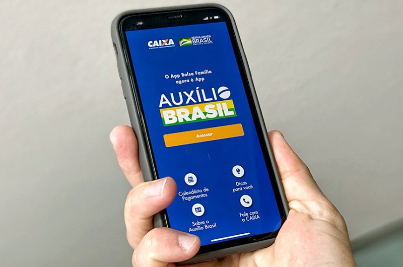 Lula assina MP que incrementa Auxílio Brasil e Auxílio Gás