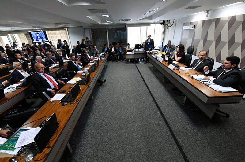 Senadores querem derrubar decreto que muda regras para posse de armas