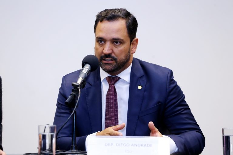 Projeto torna permanente limitação de ICMS sobre combustíveis e gás natural