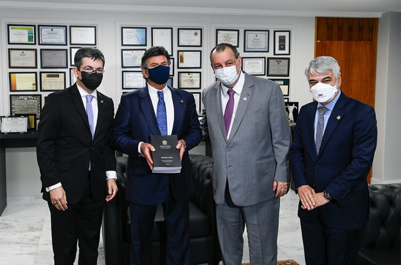 Senadores da CPI da Pandemia reúnem documentos para denúncia avançar na Justiça