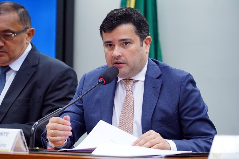 Projeto aumenta Imposto de Renda de teles e concessionárias do setor elétrico