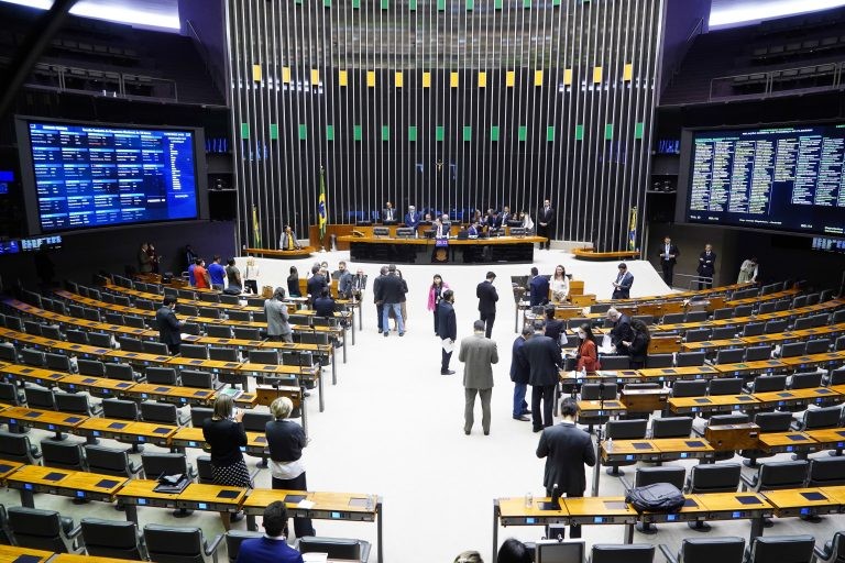 Congresso derruba veto e restabelece compensação aos estados por perdas com ICMS