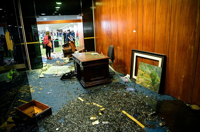 Partidos de várias tendências condenam ataques à democracia