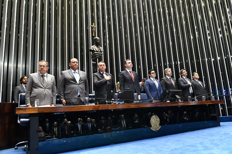 Congresso promulga emendas do estado de emergência e do piso salarial da enfermagem