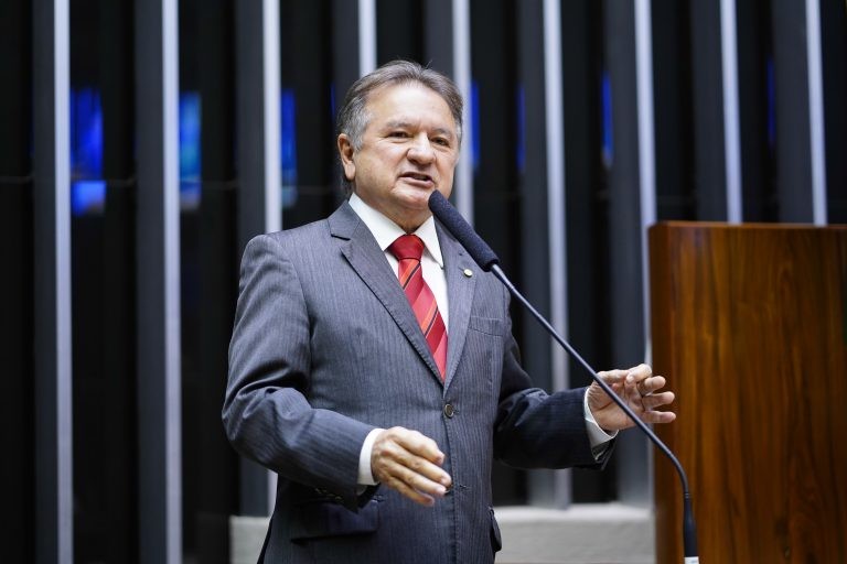 Convidados avaliam liquidação de estatal brasileira que produz semicondutores