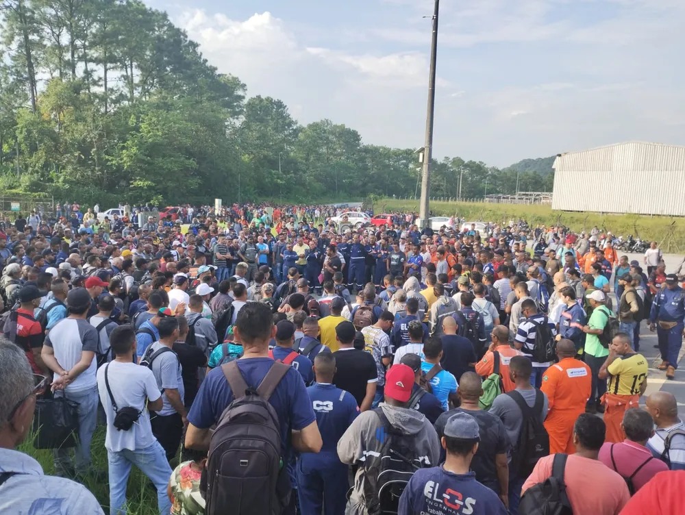 Trabalhadores fazem protesto contra refinaria da Petrobras em Cubatão; saiba mais