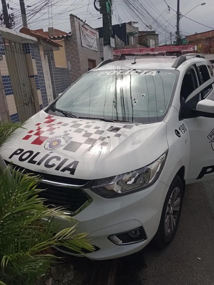 Policiais militares são encurralados por quadrilha que dava proteção a ladrão de moto;vários tiros