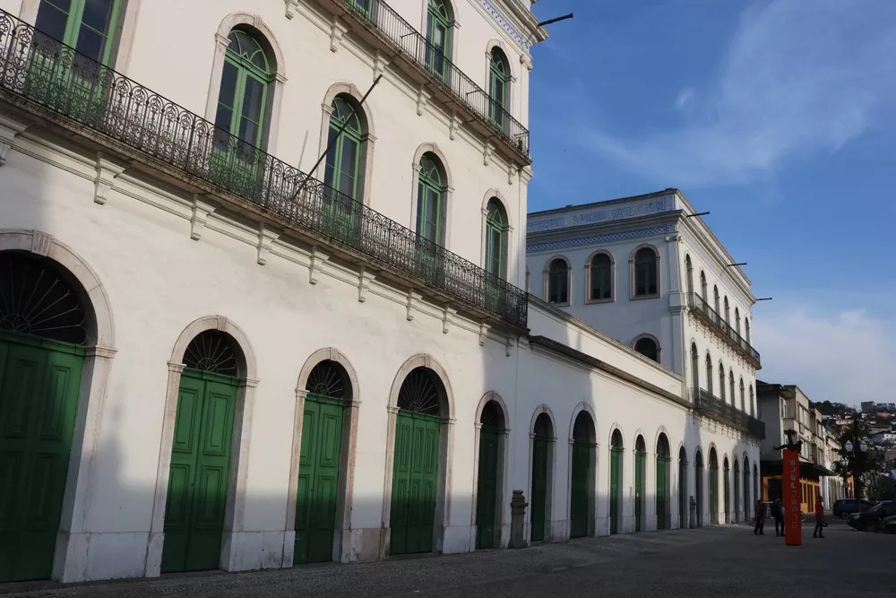Santistas e turistas já podem visitar o Museu do Pelé; o prédio passou por ampla reforma