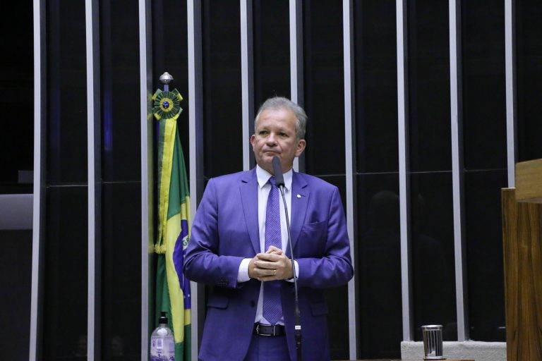 Líder do PDT defende mudanças na economia para estimular investimentos e empregos