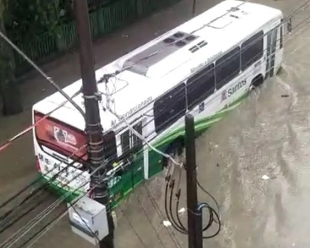Alerta sobre chuvas, rajadas de ventos fortes, raios e alagamento no Vale Ribeira e Baixada