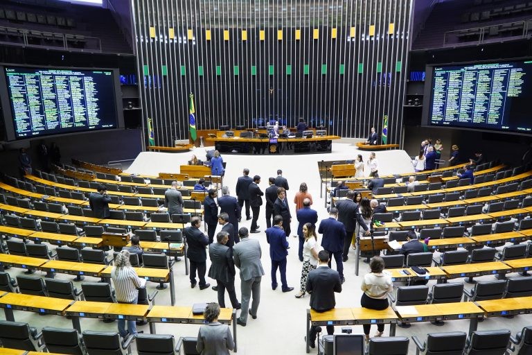 Câmara realiza sessão nesta manhã para votar propostas