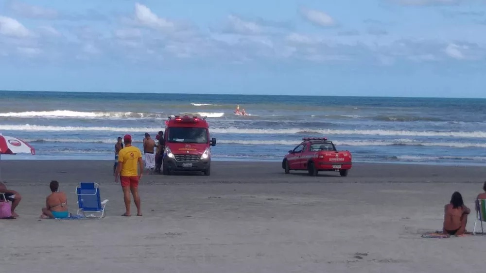 Maré trouxe de volta corpo de adolescente que estava sendo procurado;até o helicóptero Águia, da PM foi usado