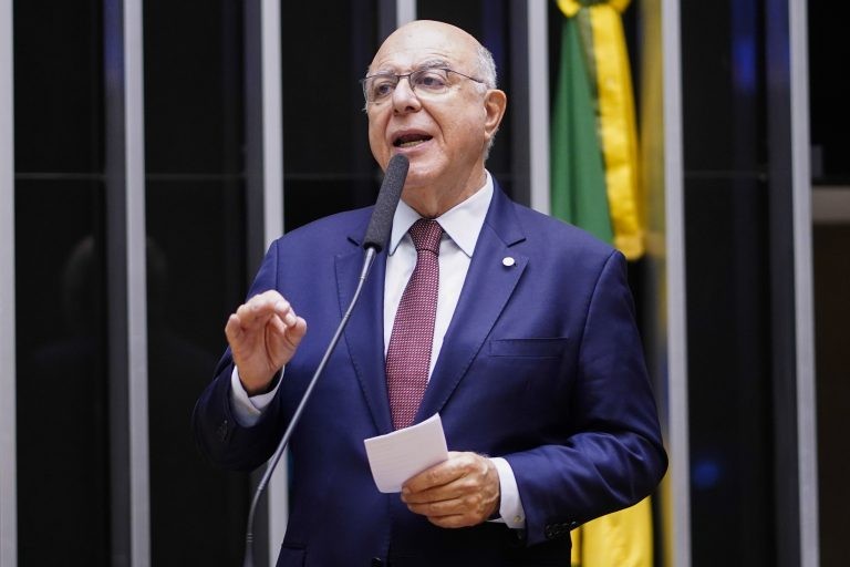 Frentes parlamentares buscam diálogo para melhorar a produtividade agrícola e preservar o meio ambiente