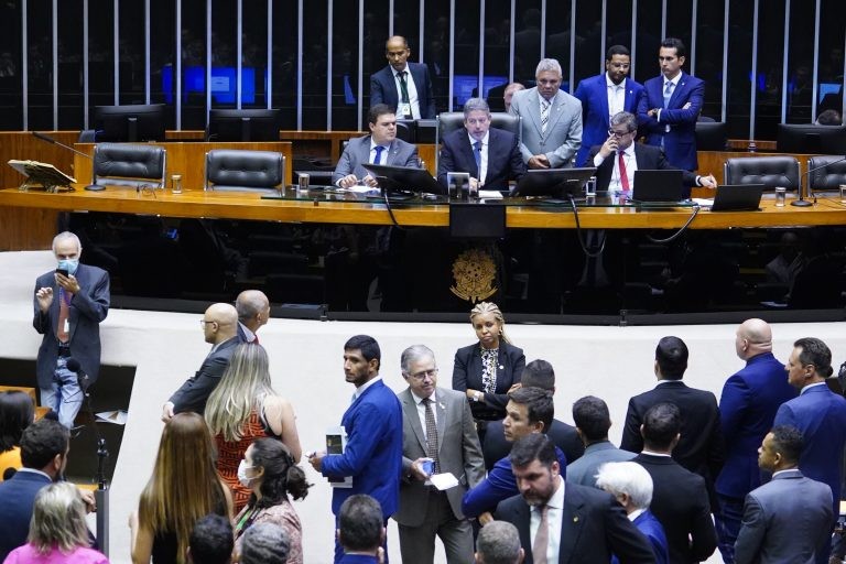 Deputados podem votar hoje MP que cria programa de prevenção do assédio sexual nas escolas