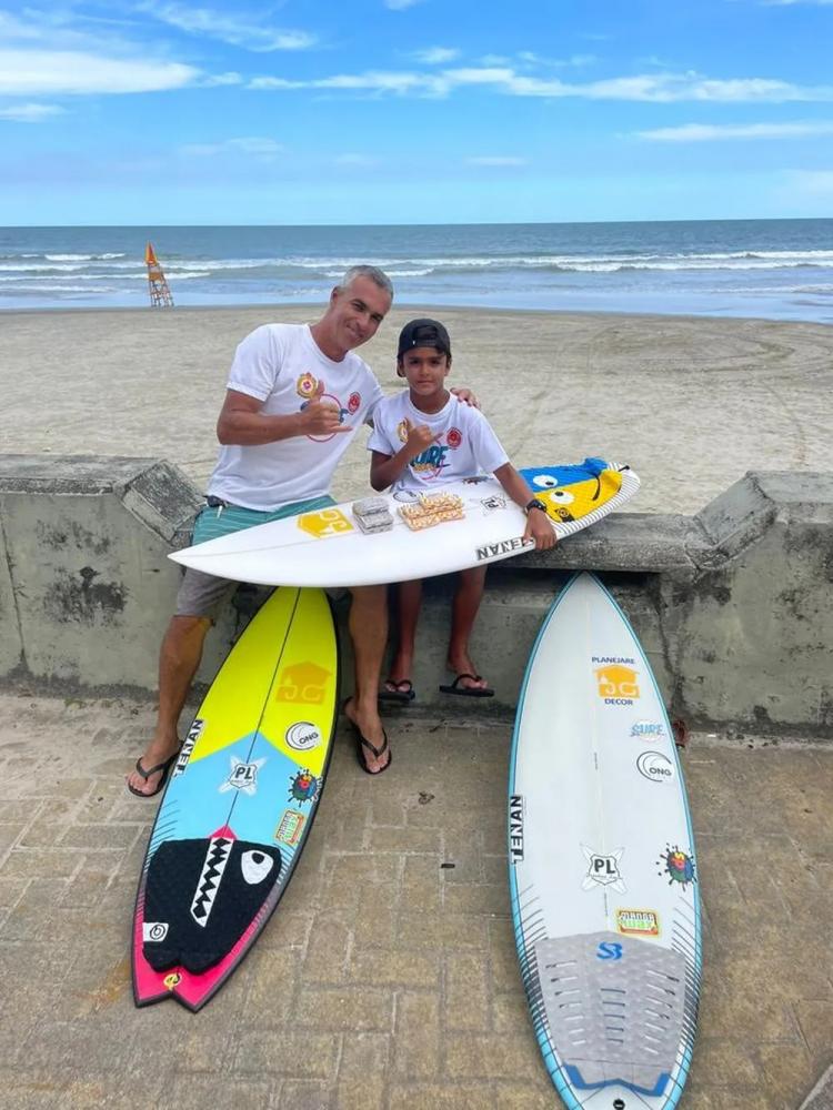 Garoto de 8 anos usa conhecimentos sobre acidentes aquáticos e salva primo que se afogava