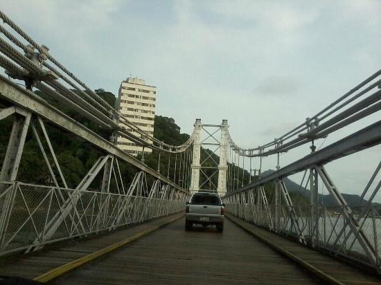Piso e gradil da ponte Pênsil de São Vicente começam a ser recuperados;das 20h às 6h haverá bloqueio 
