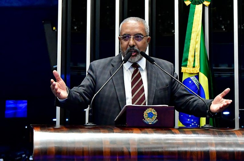Paim: reconstrução do país passa pela igualdade salarial entre homens e mulheres