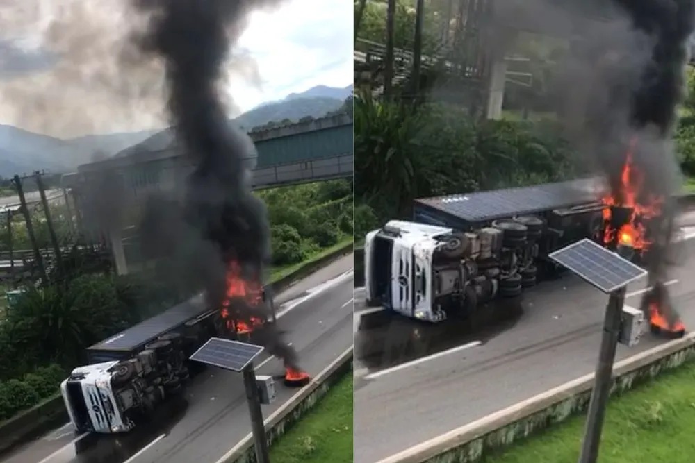 Caminhão carregados de peças para carro pega fogo após tombar na Cônego Domingos