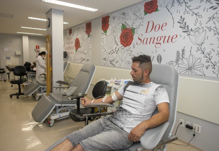 Projeto prevê meia-entrada em eventos culturais e esportivos para doadores regulares de sangue
