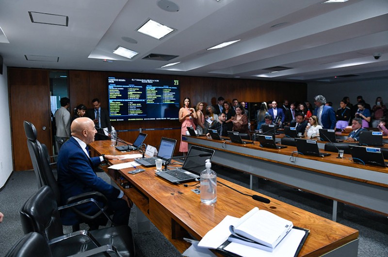 CI elege vice na terça e vota convite a ministros para debates