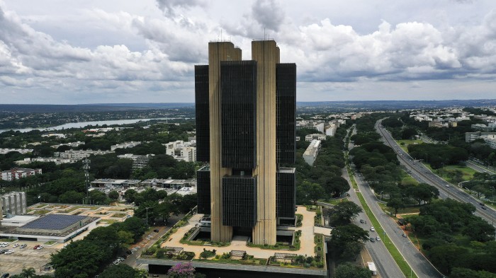 Mercado financeiro eleva projeção da inflação de 5,9% para 5,96%