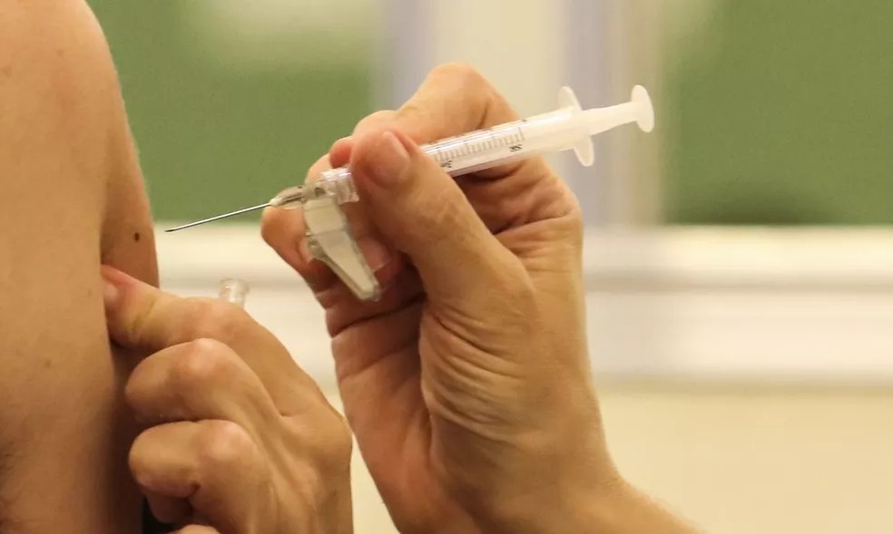 Crianças de 3 e 4 anos já recebem terceira dose da vacina Pfizer Baby em São Vicente 