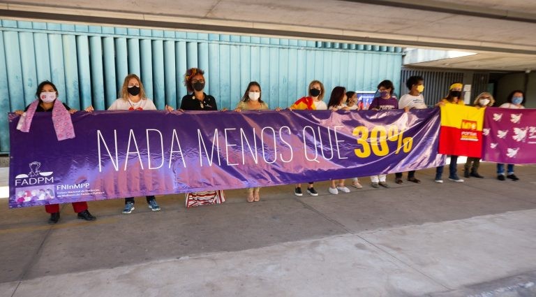 Deputados aprovaram inclusão de regras para candidaturas femininas na Constituição
