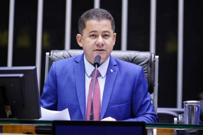 Comissão de Viação e Transportes elege Cezinha de Madureira para presidente