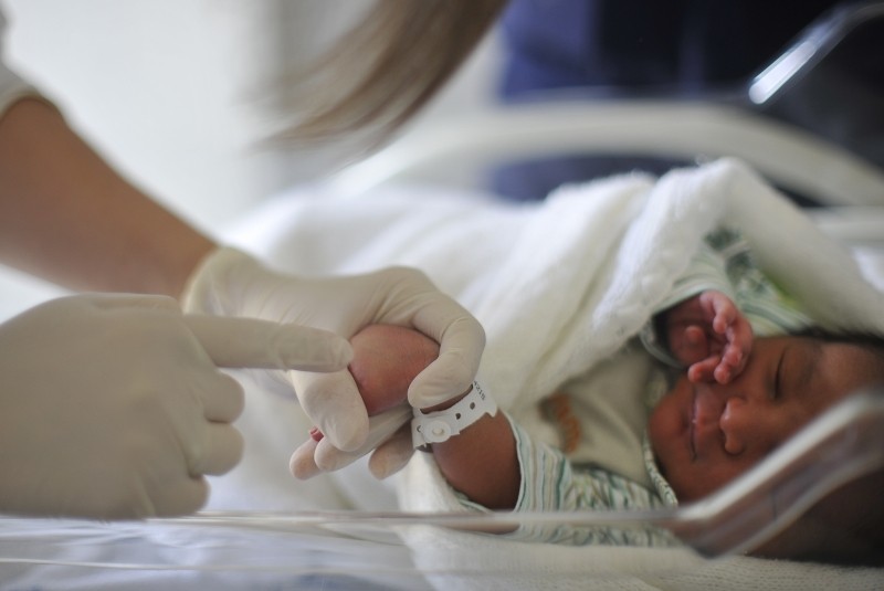 Projeto Hora do Colinho acolhe bebês durante hospitalização no Acre