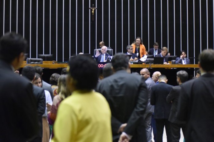 Câmara aprova projeto que destina cargos ao Ministério Público Militar; acompanhe