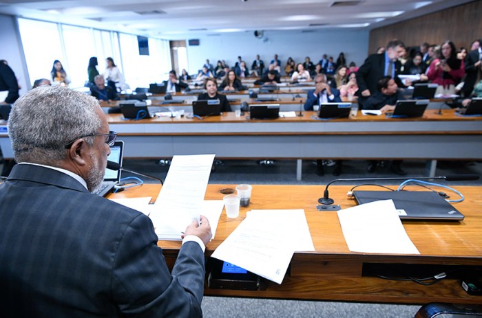 CDH aprova audiências públicas sobre autismo, mulheres e combate à fome
