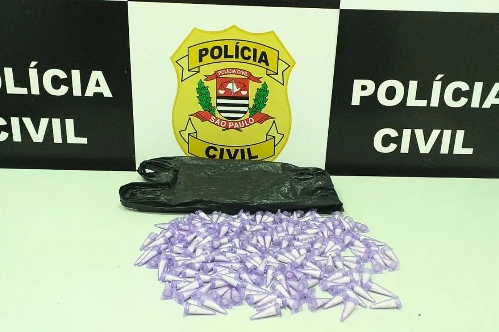 Delegacia antidrogas prende promoter com pinos de cocaína que seriam 