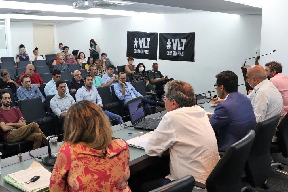 Em debate público, comissão decide que população vai fiscalizar obras do VLT