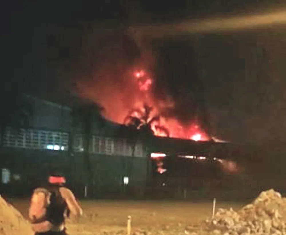 Incêndio destrói parte do prédio da Coca-Cola em Santos; causas estão sendo investigadas