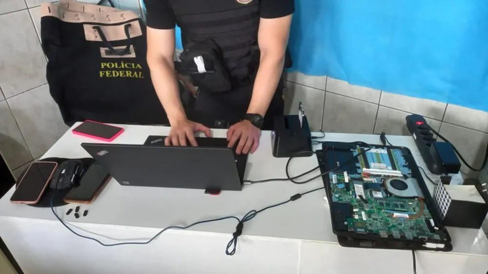 PF identifica homem de Bertioga que distribuía e postava imagens de crianças em blog