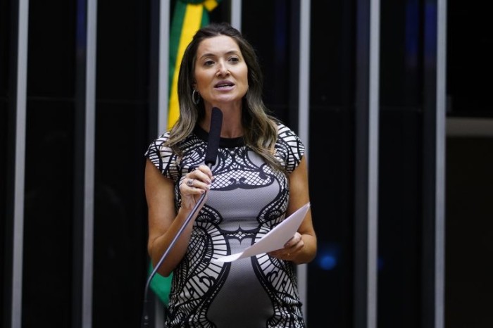 Proposta exige a disponibilização de legendas descritivas em meios de comunicação