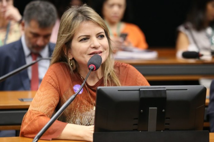 Projeto prevê maior divulgação do direito de reconstrução mamária pelo SUS
